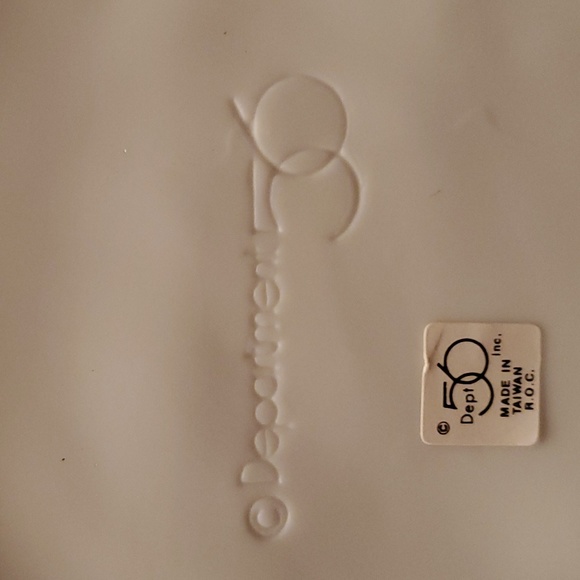 Girl with doll figurine - Picture 4 of 4